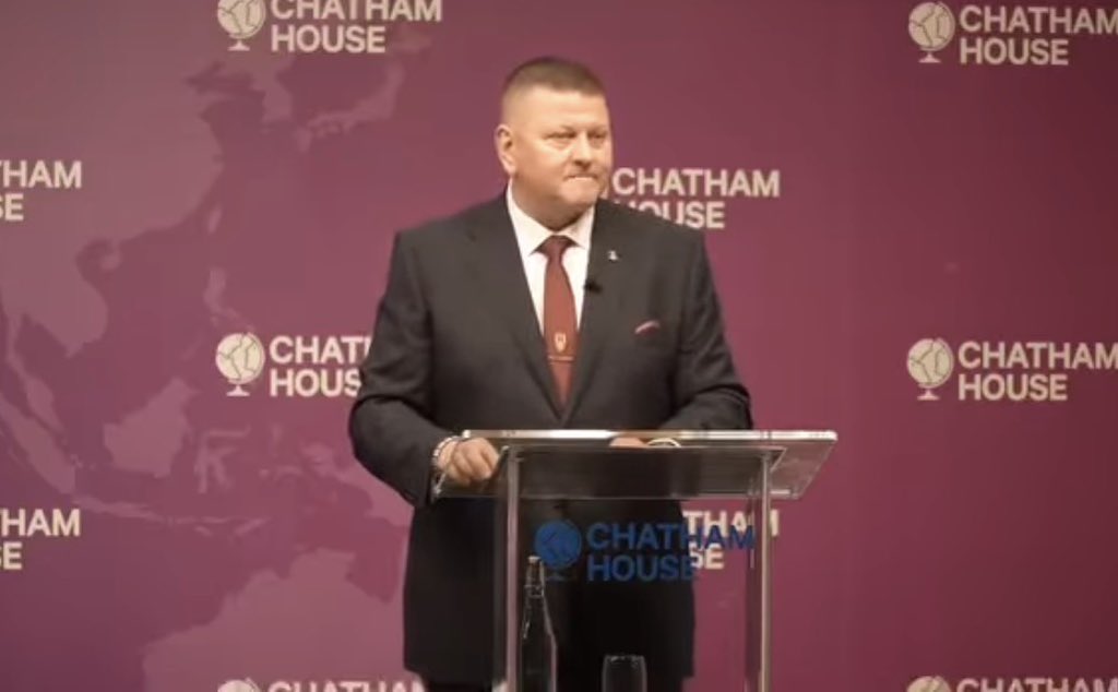 Hortopologka's tweet photo. Після провалу новели В.Залужного «Моя війна» молодий автор не опустив руки і продовжив творити 
На осуд публіки у 2024р. була представлена нова робота автора «Мій мир» 
Але і цей твір не отримав гідної уваги спільноти
Нарешті останнє есе «Goed morning-goed morning”  вразило всіх https://t.co/LreXFeSQps