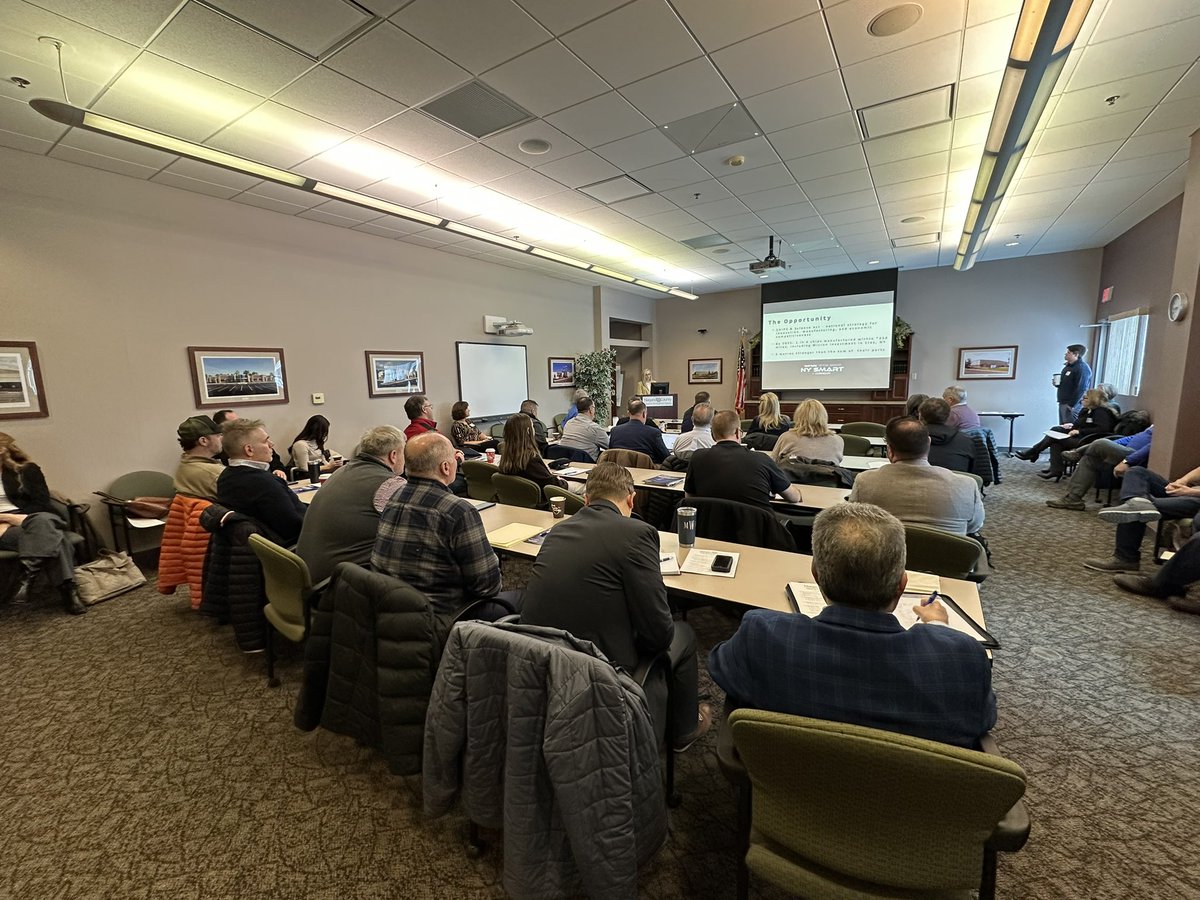 NiagaraBiz's tweet photo. We’ve just concluded our Semiconductor Tech Hub event. Thank you to all of our presenters and the businesses that attended. It was a productive discussion on the needs of the SMART-I Corridor and the role Niagara County businesses can play in the semiconductor supply chain. https://t.co/H9tVrTASyM