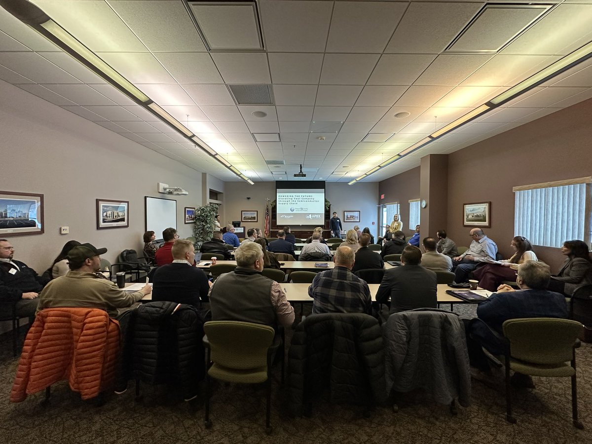 NiagaraBiz's tweet photo. We’ve just concluded our Semiconductor Tech Hub event. Thank you to all of our presenters and the businesses that attended. It was a productive discussion on the needs of the SMART-I Corridor and the role Niagara County businesses can play in the semiconductor supply chain. https://t.co/H9tVrTASyM