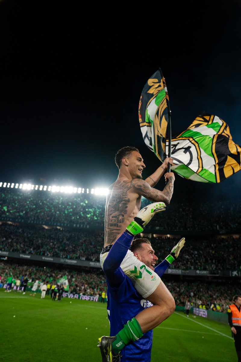 Blanca y verde es mi bandera.

#ElGranDerbi