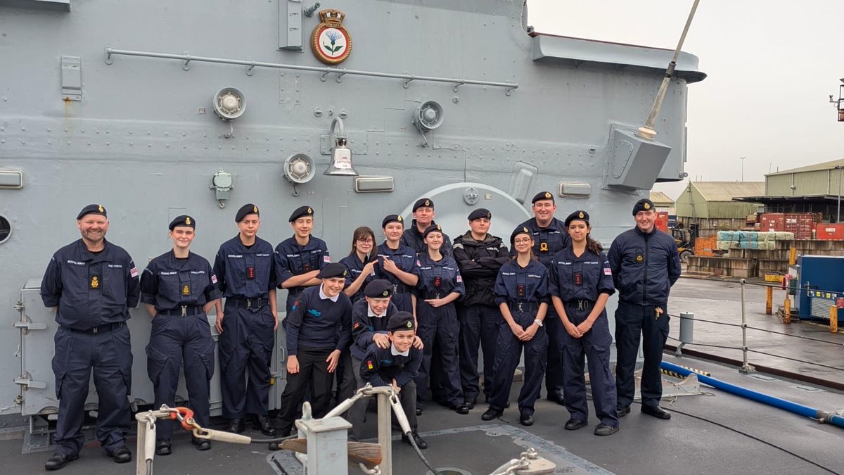 HMSCattistock's tweet photo. Maintaining links with the local community are an essential part of Port Visits. We were privileged to welcome on board Local Dignitaries, Borough of Poole Sea cadets and residents from the village of Cattistock. 

#affiliates #smallshipbigimpact https://t.co/FgcUr2HXw2
