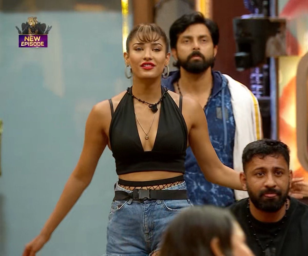 #NehalChudasama abhi bhi khilsi hai ki bb19 #FarrhanaBhatt ke naam se jaana jaata hai .
Toh isko the50  isske naam se jaana hai .. lol 😂 😂🤣 

She forgot sirf chilane nahi hota 

#The50