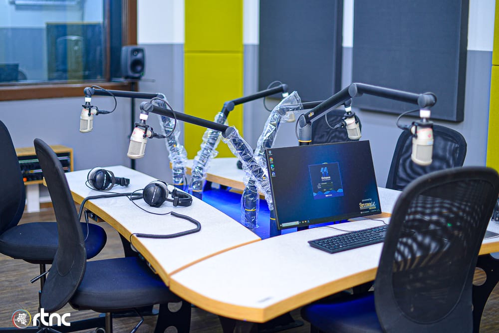 rtncofficielle1's tweet photo. Réformes de la RTNC : Relooking des Studios et  installation des nouveaux équipements numériques à la Radio 1 et 2. https://t.co/VUucSJYSJO