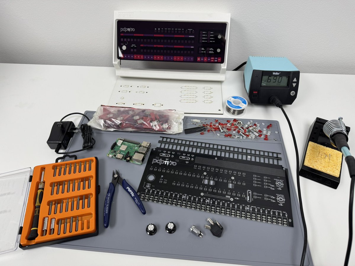 sdf_pubnix's tweet image. We’re hosting a PiDP build workshop April 18th &amp;amp; 19th.  Join us for a guided build of your very own PiDP-11 and learn some kit assembly tips as well as what your replica can do!

Registration details are at:
icm.museum/blog/?p=446

#diy #kit #builder #soldering #tech #workshop