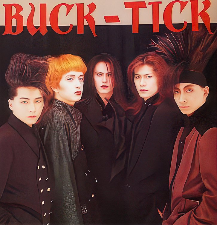 阿醬的冷漠示範(←開玩笑😂，這一組麻衣跟HIDE超美的🥰，今天多加一張團照，也請大家期待明天的成員照
 
今天也留幾行字給世界：
 蟄伏著，在陰影中窺探放縱的人，低語著，引誘意志不堅定的人，帶領著，沉淪誘惑陷阱中的人，我也有光芒，但只一點代價，一點點就好。