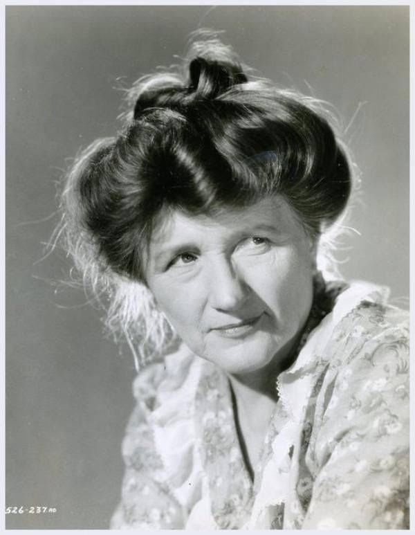 CitizenScreen's tweet photo. Marjorie Main was born on February 24, 1890. #botd #WhatACharacter https://t.co/e7LWzt01jt
