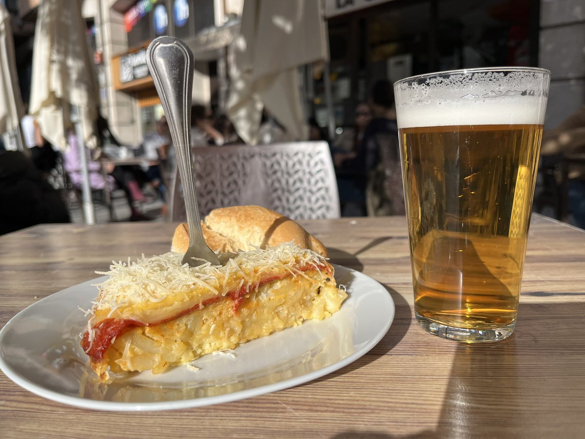 Después de una mañana complicada en Madrid, qué bien sienta volver a Valladolid. Y ya sé que en Madrid hay cañas y pinchos, pero en Madrid no hay Valladolid.