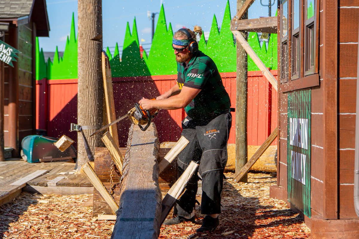 Paula Deen's Lumberjack Feud Supper Show tweet media