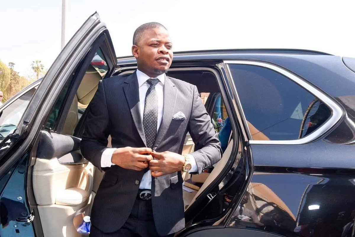 News101SA's tweet photo. An investigation has found that officials within the Department of Home Affairs allegedly sold residence permits in exchange for bribes.

Four officials reportedly received over R16 million for facilitating these unlawful permits.

Bushiri | #Omotoso | Home affairs https://t.co/xC1cntYe2v