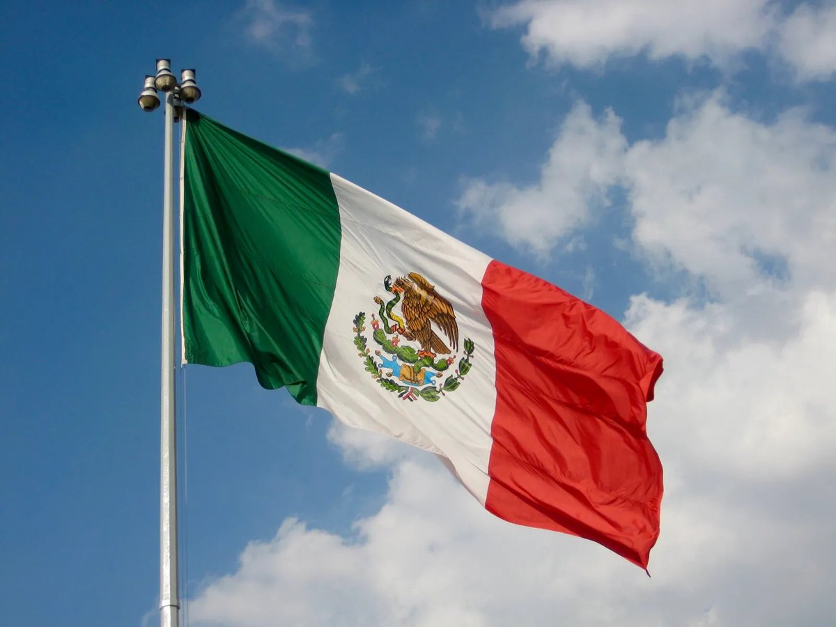 Hoy celebramos el #DíaDeLaBandera 🇲🇽. Es el símbolo que nos recuerda quiénes somos y todo lo que hemos superado como nación.

Nuestra bandera ha visto momentos difíciles, crisis, terremotos, inundaciones, pandemias. Y aquí seguimos. De pie. Firmes. Unidos.

México es más grande