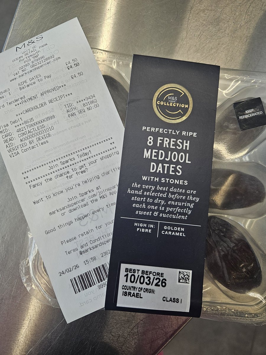 SC4DS's tweet photo. @marksandspencer Outrageous! 18 medjool dates usually in a packet for £5.50, now no sign of these and replaced with a measly 8 for £4.50! Terrible customer satisfaction! https://t.co/7VFS9yGUYP