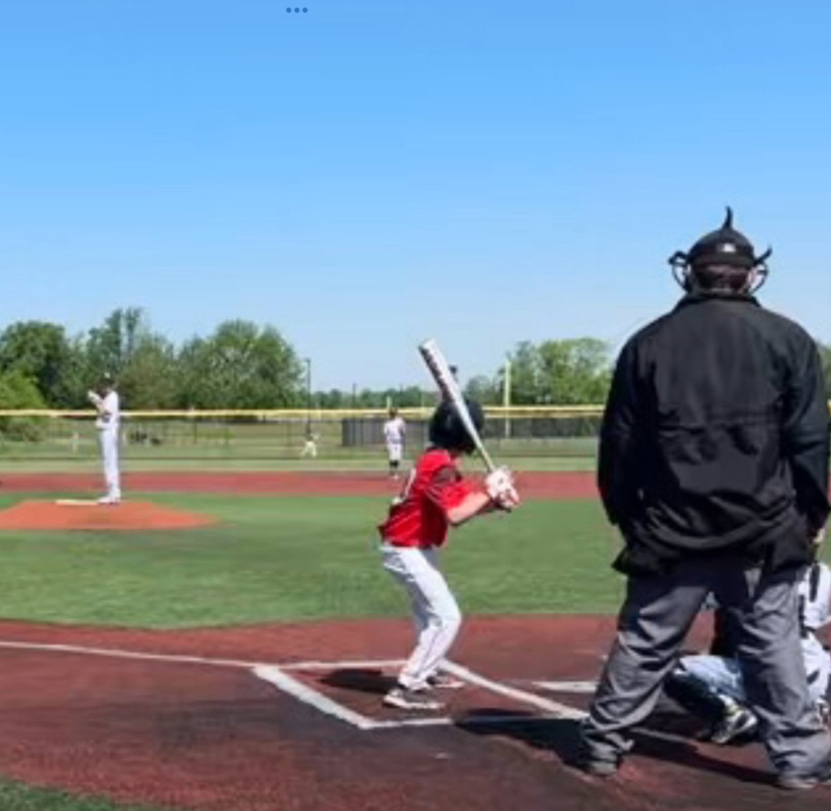 R2TrainingIndy's tweet photo. Building a mental edge starts early! ⚾️🔥

9U athlete Beckham faced 12YOs, got hit by a pitch, and stayed in the box to deliver a hit. 💥

"No way he would feel that way without getting challenged by you each week!" : Sam Bush.

That's the R2 edge.

Book today! 👇 https://t.co/JCHTbW5eew