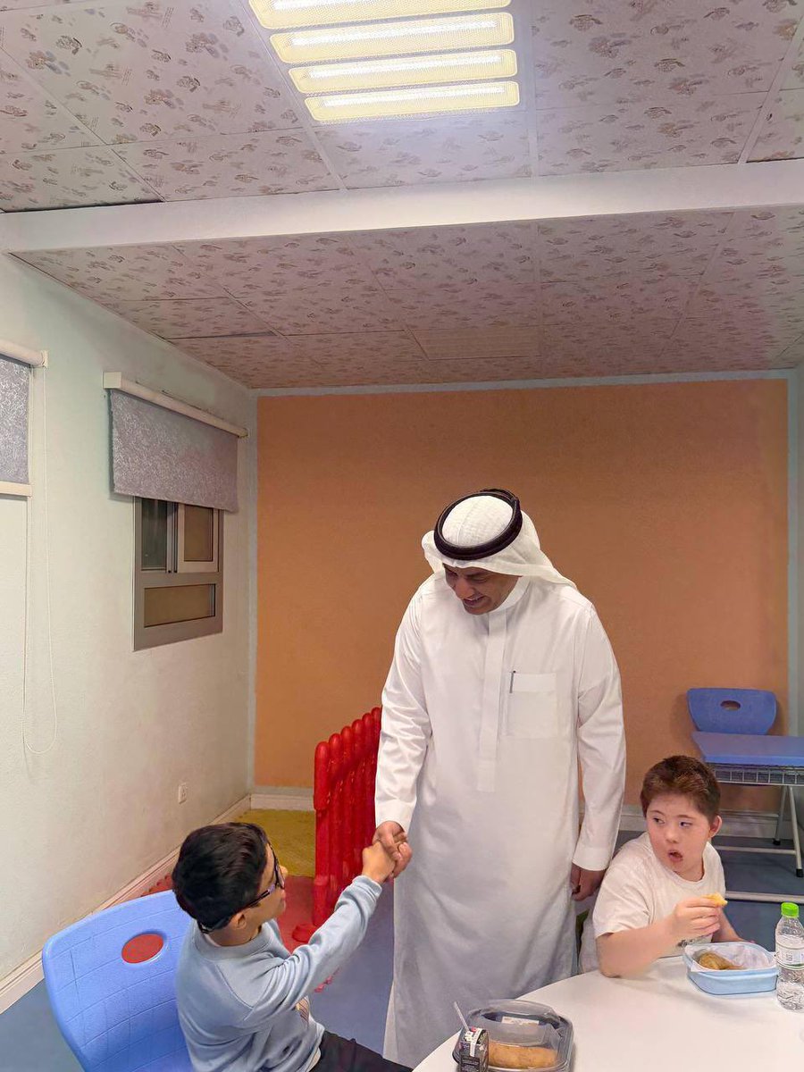 Tibah_city's tweet photo. جانب من زيارة المدير التنفيذي المكلّف لـ #مدينة_طيبة_التعليمية_للتربية_الخاصة إلى #ملتقى_أبناء_طيبة_الرمضاني_الخامس 
حيث قام بجولة تفقدية لمرافق الملتقى والاطلاع على خطط البرامج والأنشطة المنفذة.

#مدينة_طيبة_التعليمية_للتربية_الخاصة
#تعليم_المدينة_المنورة https://t.co/nTaffaNtVe