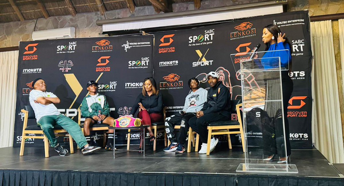 SimplyCarol8's tweet photo. What a great press conference for #BattleForLove 🥊 💫 Saturday is fight night! See you all at silver Lakes farm https://t.co/pJPc45jBuC