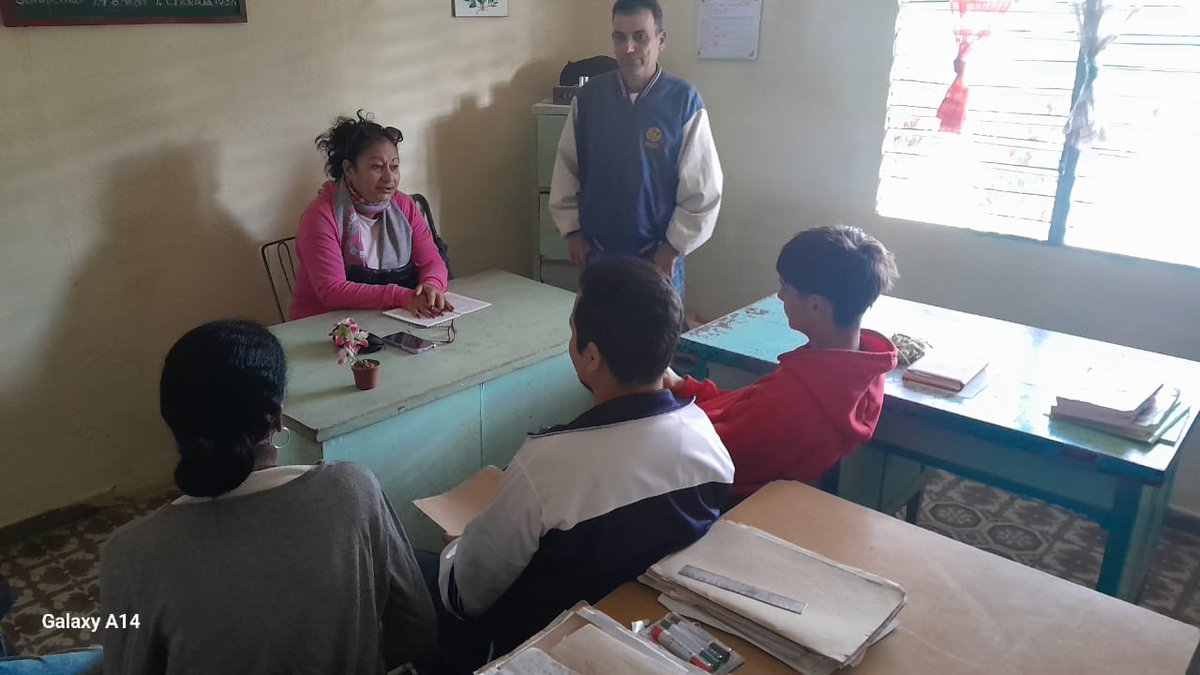 Encuentro de la subdirectora de educación Teresa Alfonso y Taymí  Orrelys  representante de la filial  pedagógica del municipio,  con estudiantes en formación   que se  preparan en nuestro centro.  <a href="/CubaMined/">MINED</a> @Educaciónvc @Yamilet500886