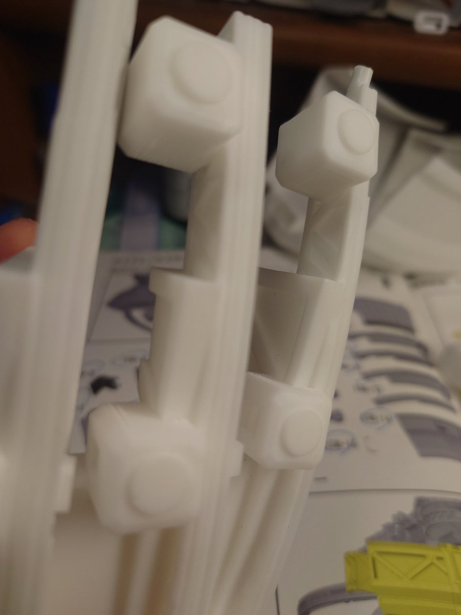 バルテウスのこの部分、どうやってもダボと合わんのだが…