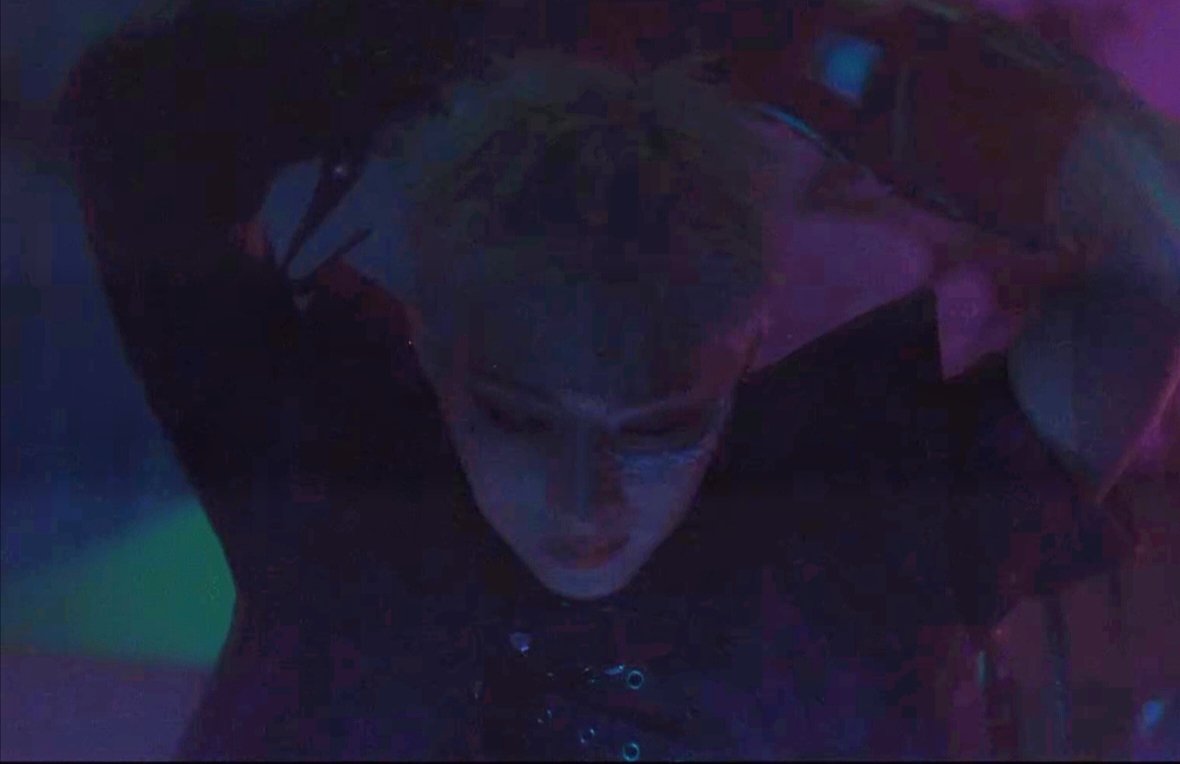thatcoo1catmeow's tweet photo. the outfit... the eyebrow piercing... the eyeshadow.. HOW are we gonna survive this comeback?!?!?!?! https://t.co/OuzHHTaeKm