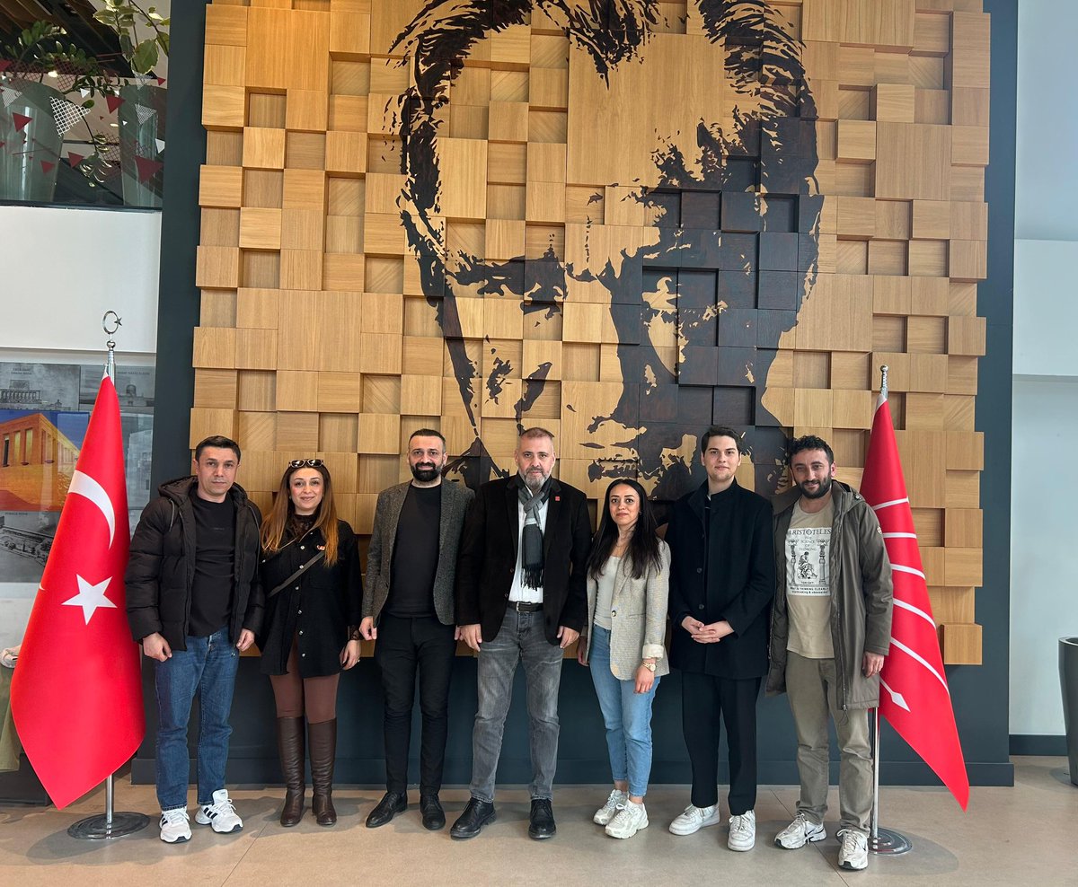 Cumhuriyet Halk Partisi İstanbul Sosyal Politikalar ve Kent Yoksulluğu Komisyonu olarak, Bağcılar ve Pendik ilçe örgütlerimizden kıymetli üyelerimizin katılımıyla İstanbul İl Başkanlığımızda verimli bir görüşme gerçekleştirdik.