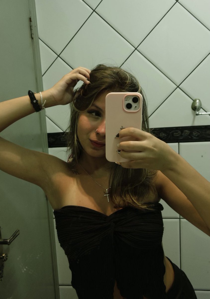 lia #greengreen tweet media