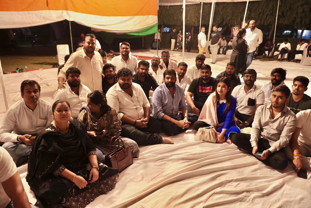 mekala_pr's tweet photo. యువజన కాంగ్రెస్ జాతీయ అధ్యక్షులు శ్రీ ఉదయ్ బాను చిబ్ గారి అక్రమ అరెస్ట్‌కు నిరసనగా ఢిల్లీలోని యువజన కాంగ్రెస్ జాతీయ కార్యాలయంలో నిర్వహించిన నిరసన కార్యక్రమంలో తెలంగాణ రాష్ట్ర యువజన కాంగ్రెస్ నాయకులతో నల్లగొండ జిల్లా యువజన కాంగ్రెస్ అధ్యక్షులు మేకల ప్రమోద్ రెడ్డి గారు https://t.co/ajZJlyE1PQ