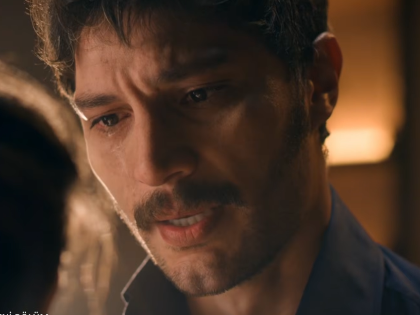 kraliçem hepsine gözyaşı kolyesi taktı...

önümüzden yürü ♥ ahahahah

#halefköklerinçağrısı #halef #yılser