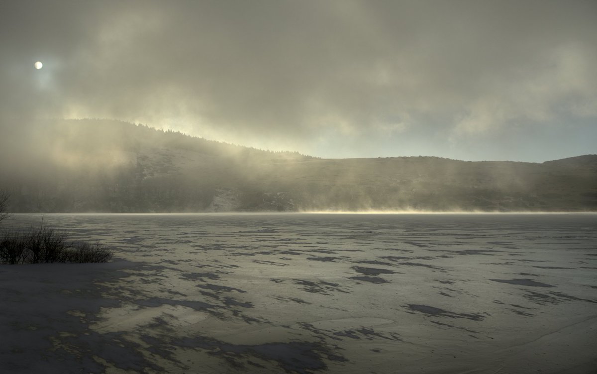 Sancysto's tweet photo. hiver glacé debut janvier sur le lac Montcineyre/auvergne/63
@AiRicK63 https://t.co/mmXXES5R14