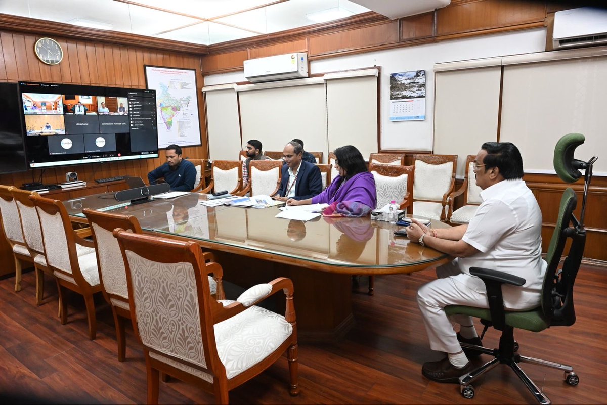 आज वीडियो कॉन्फ्रेंसिंग के माध्यम से माननीय केंद्रीय जल शक्ति मंत्री श्री <a href="/CRPaatil/">C R Paatil</a> जी के साथ प्रदेश में चल रहे 'जल संचय–जन भागीदारी’अभियान की प्रगति की विस्तृत समीक्षा की।

राजस्थान को जल आत्मनिर्भर बनाने के लिए हम जन-सहभागिता के साथ जल संरक्षण की दिशा में निरंतर अग्रसर हैं। हर