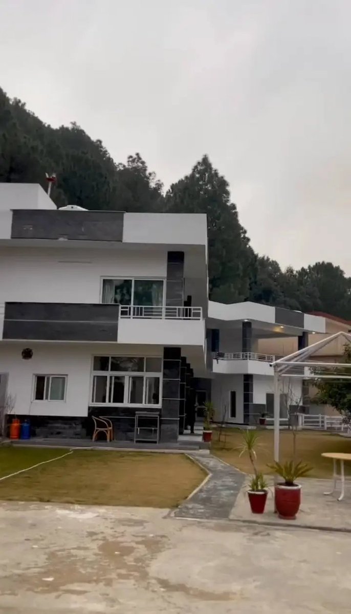 ahad_diaries's tweet image. Oh God, the shooting location and the filming house are unbelievably beautiful and so aesthetic! ✨🤍
.
#AhadRazaMir #MayaAli
#AikMohabbatAur