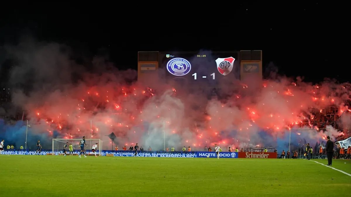 #IndependienteRivadavia
El lunes contra River se va a jugar en el Malvinas Argentinas, con público visitante, a las 21:30. A diferencia de los partidos anteriores, ahora las entradas para el visitante van a salir más caras. 

🔵Valores para no socios: 
Popular Sur CSIR: $40.000