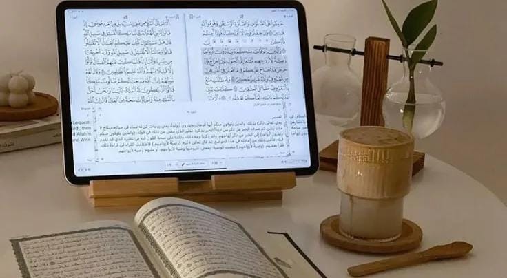 إنّ الإنسانَ إنّما جاء إلىٰ الدُّنيا
ليعبدَ ربّه 
ويُذنبَ فيتوب
فيُخطئَ فيتعلّم 🩷