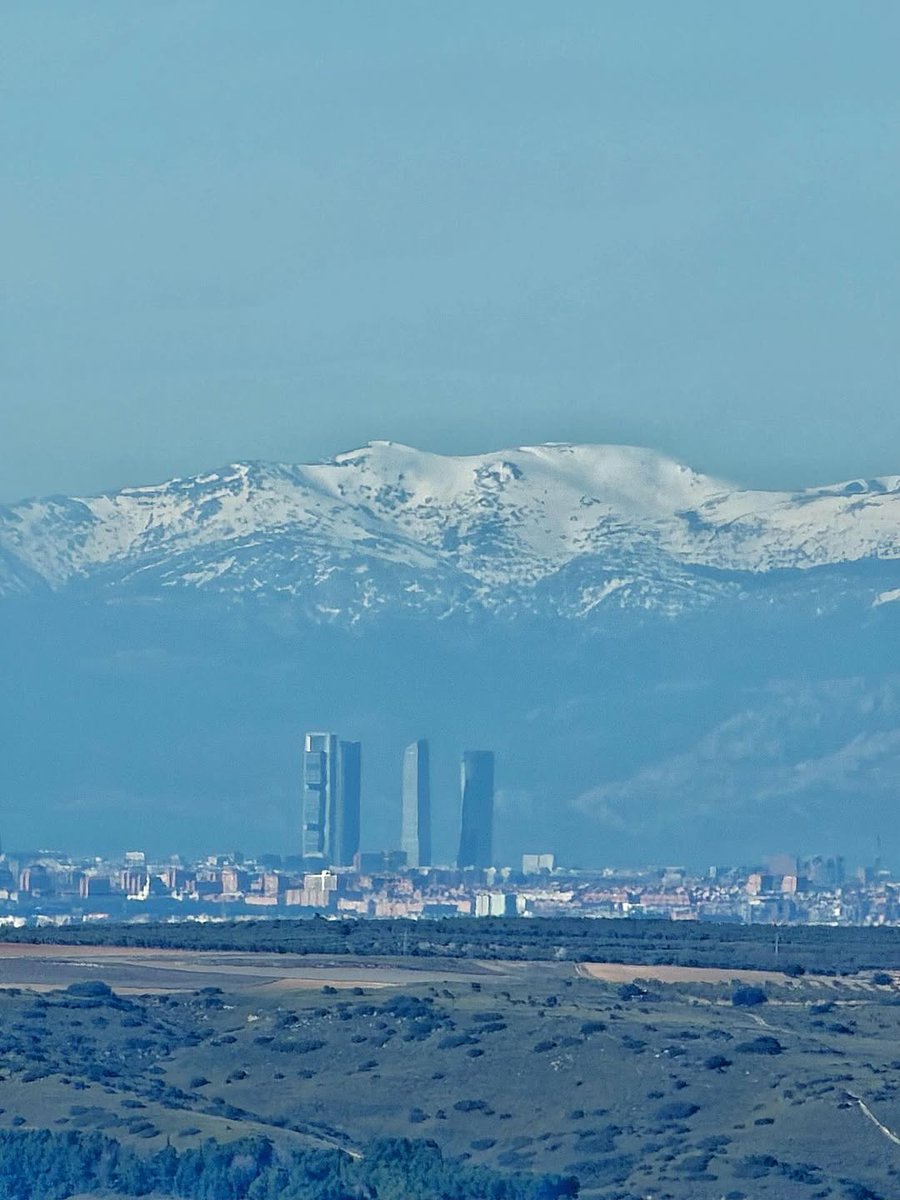 ¿Sabes lo qué se contempla desde #Chinchón? Madrid capital y su sierra. ¡Estamos muy cerca, para que nos visites! 😃
