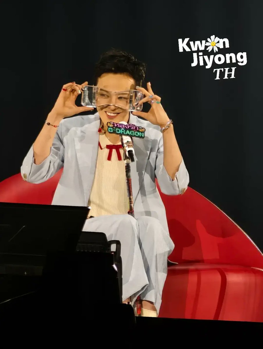 ยังเด็กน้อยอยู่มาก 😄😆

instagram.com/p/DVJZuTFkuwu/

#GDRAGON
#GDFAMMEETING2026 
#GDRAGONinBKK