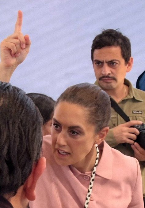 A estas alturas pecar de ingenuos es volver a darle un tiro a México.
Por qué creer que "El Mencho" murió en el vuelo cuando no se nos ha infotmado cuántos disparos recibió, en qué lugar del cuerpo y cuál fue el mortal.
Cómo creerles cuando tenemos antecedentes de que han