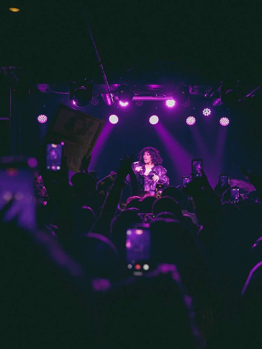 L Λ Y Λ tweet media