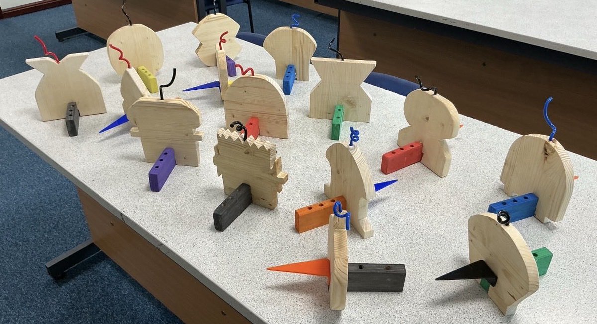 MrsKerrDET's tweet photo. 2.01 finished their pencil monsters today ✏️👾 @qahsinfo @QahsCdt https://t.co/nLzSMLi48f