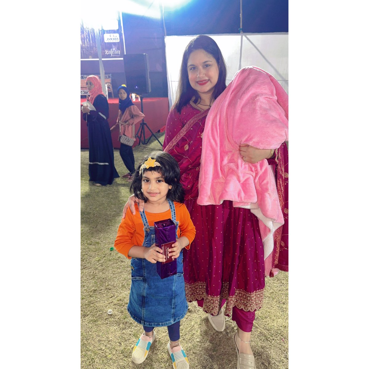 SwaimaAhmad's tweet photo. Grand Carnival by Sanskar Educational &amp; Welfare Society, Nagpur was a vibrant celebration of talent &amp; community spirit.

So proud of Zahra for winning a prize in the drawing competition 🎨🏆

#Nagpur #ProudMother #YoungTalent #FinesseAcademy https://t.co/lgGbxkjuEJ