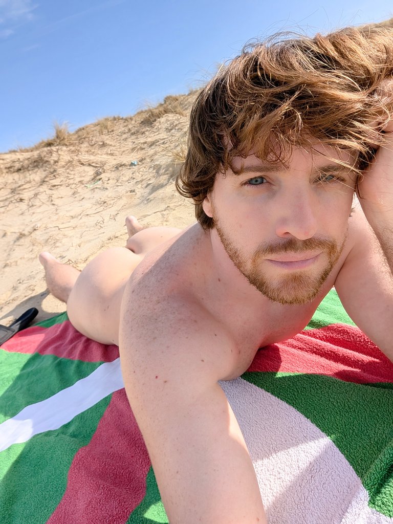 Première plage tout nu 😋