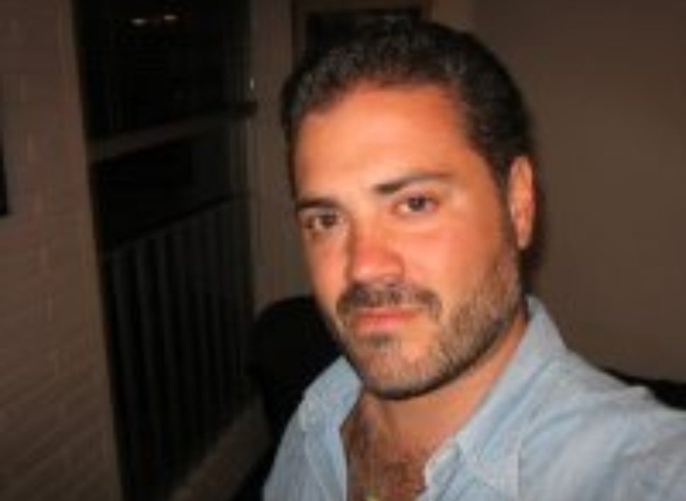 Un año mas sin mi querido hijo Eduardo. Ya van 17 años de su partida y no me acostumbro a su ausencia. Acepto la realidad pero a regañadientes. Todos los días está presente en mi vida.