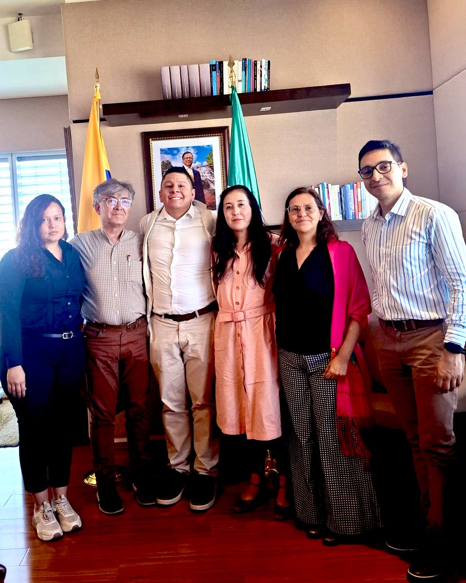 Red Académica y Científica de Colombia en México tweet media