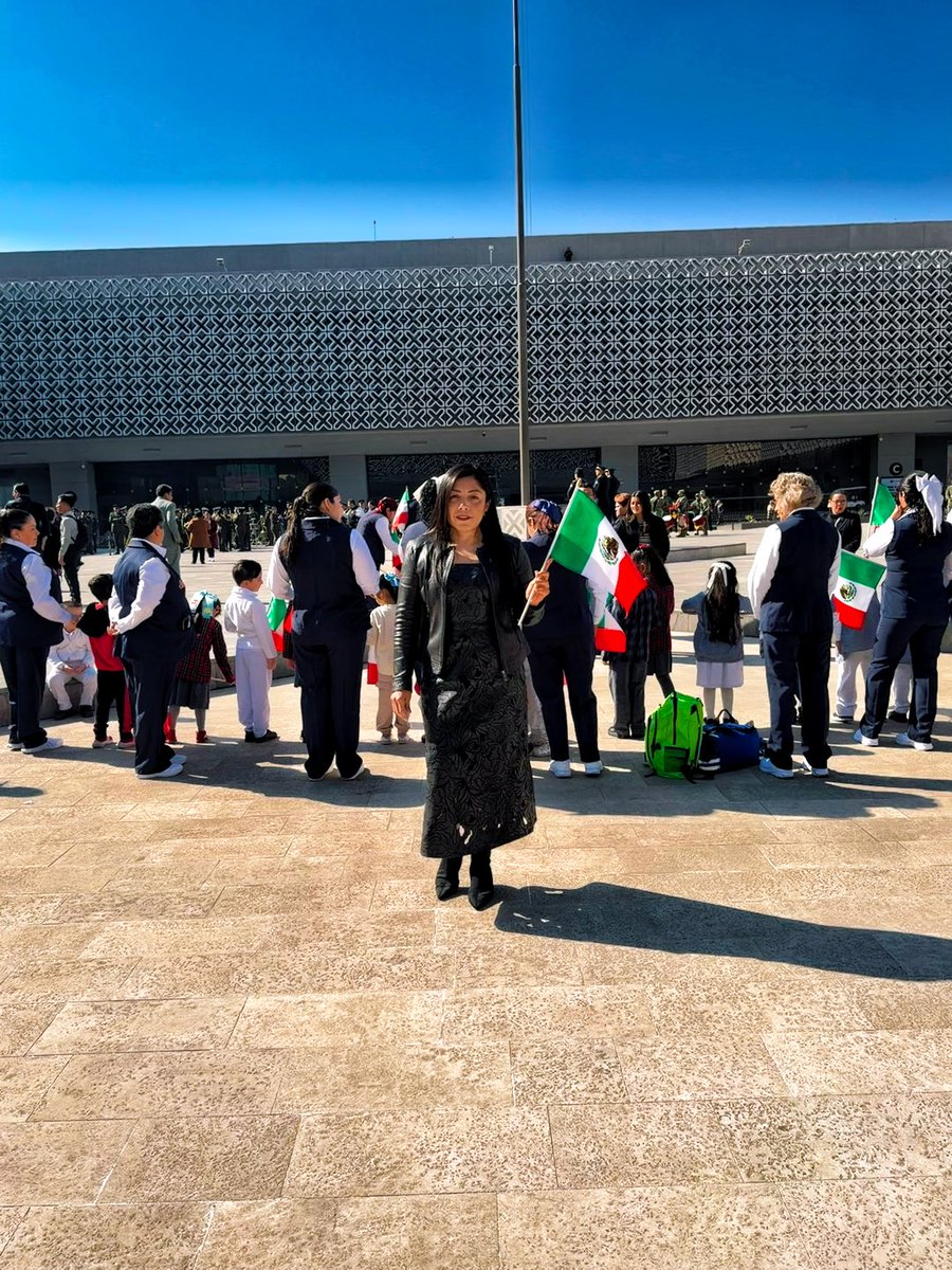 JessicaCis1985's tweet photo. Cada 24 de febrero, se conmemora el Día de la Bandera en México 🇲🇽, establecido en 1934 y oficializado en 1940, para rendir homenaje a uno de los símbolos patrios más relevantes, la bandera tricolor, que simboliza la identidad, unidad y soberanía nacional. https://t.co/7hl8Yd7NVk