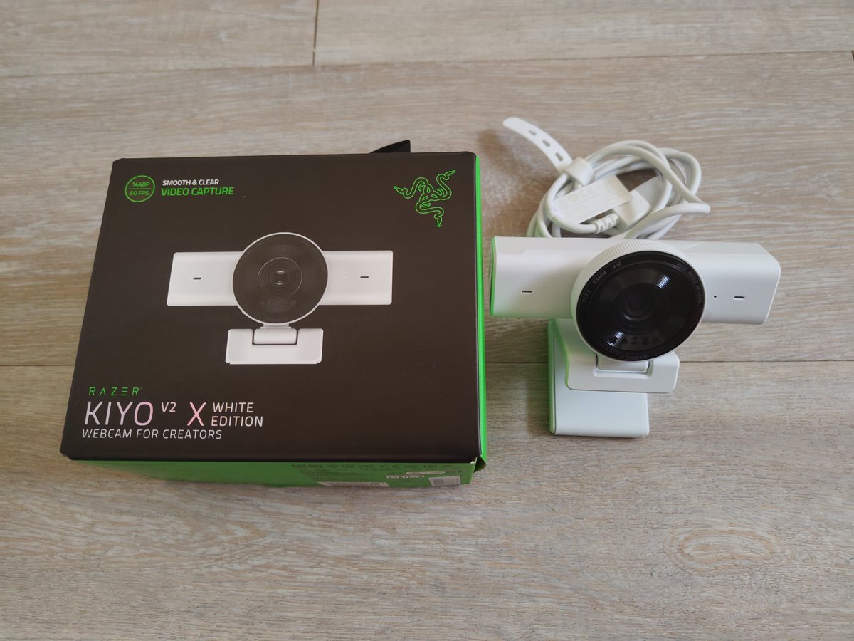 CoupleOfGamer's tweet image. Aujourd'hui, c'est la sortie de la nouvelle webcam RAZER Kiyo v2 X White Edition. 

De notre côté, on continue de peaufiner notre test, qui devrait arriver prochainement 😊

@RazerFrance #CoG #HighTech #RAZER