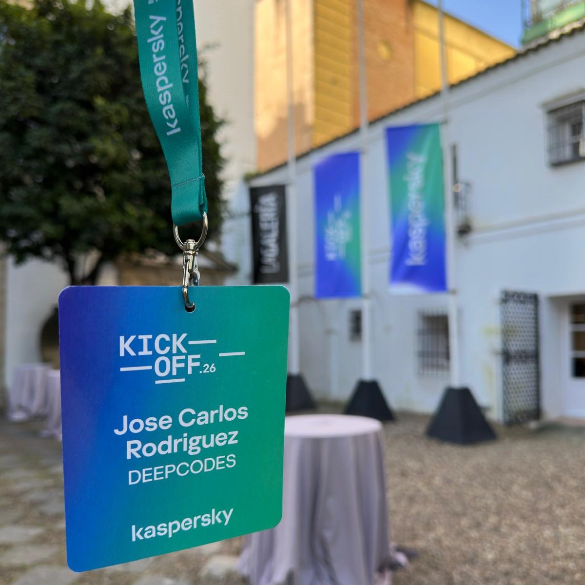 deepcødes tweet media