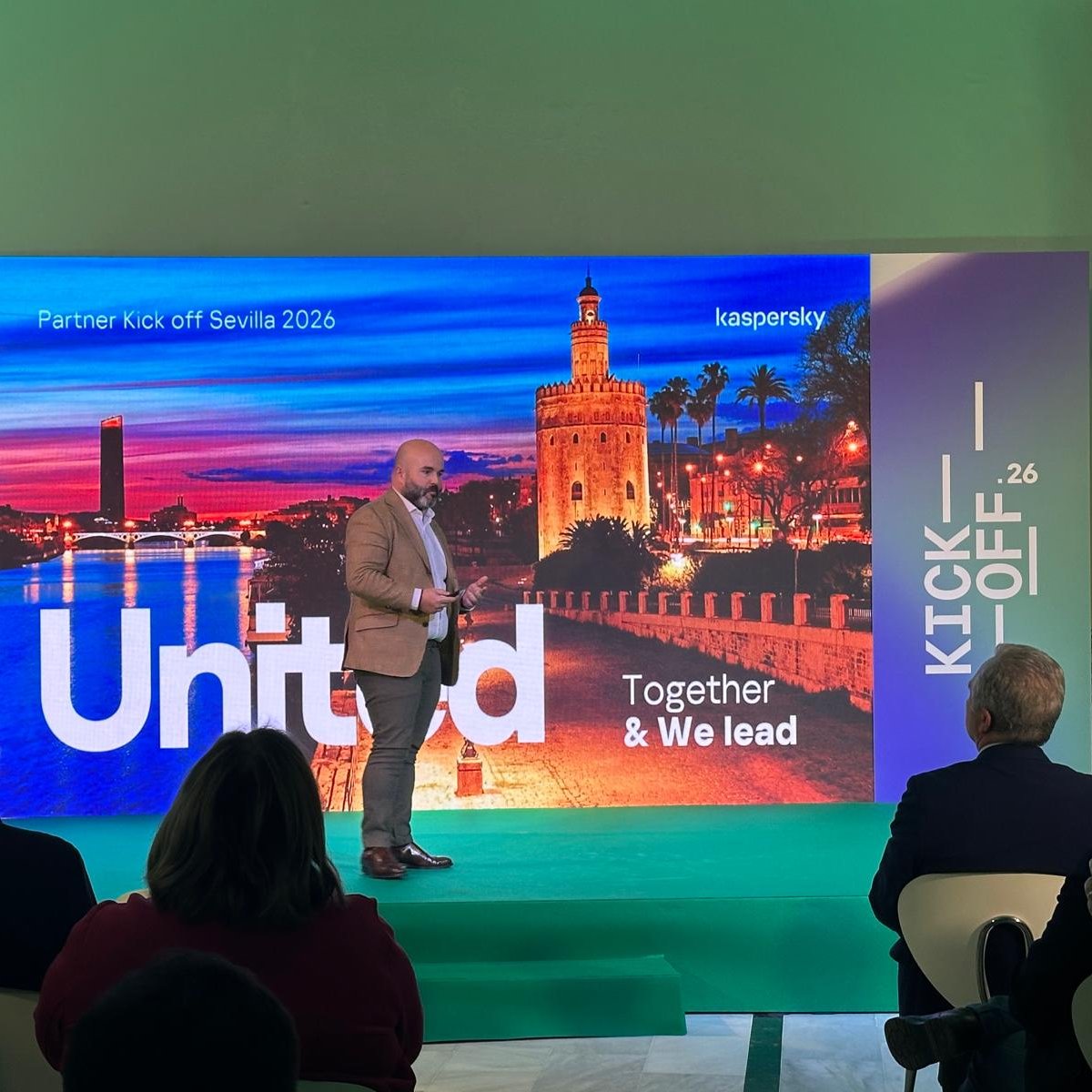 deepcødes tweet media