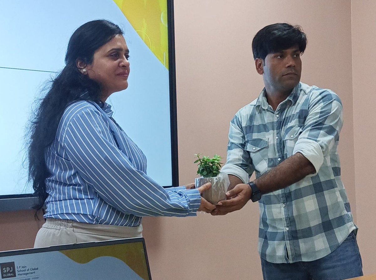 RLAC_DU's tweet photo. Pathways Career Counseling &amp; Placement Cell, Ramlal Anand College, hosted a session on “How to Get into a B-School” (Feb 17, 2026). Expert Smita Singh guided students on MBA admissions, profile building, interviews, leadership, and strategic preparation beyond entrance exams. https://t.co/AyECrYDw22