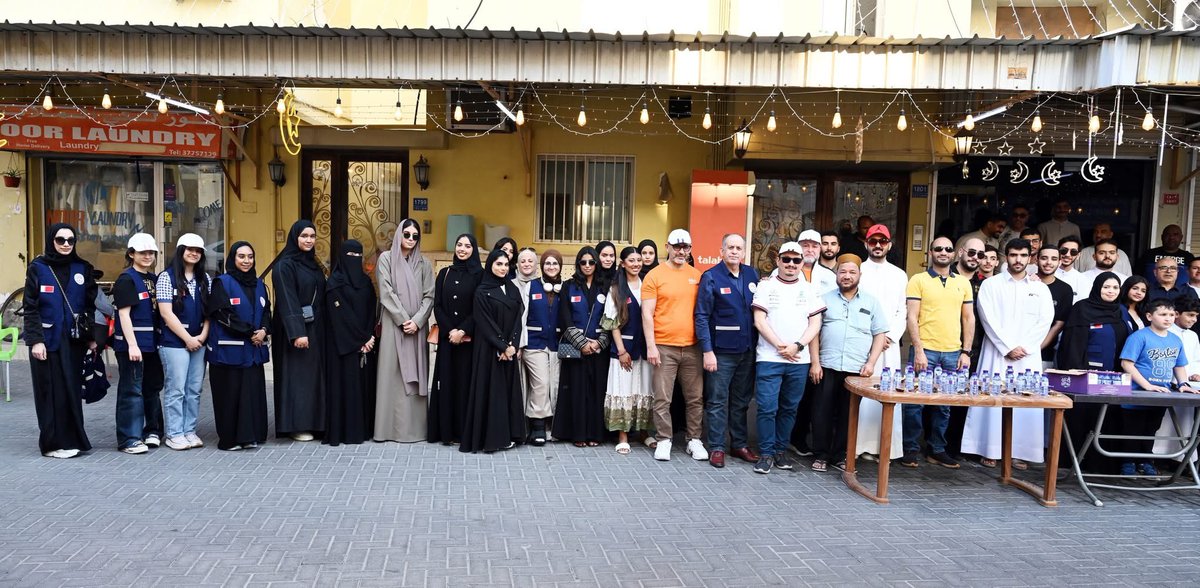 ضمن مبادرات جامعة العلوم التطبيقية للشراكة المجتمعية وخدمة المجتمع، نظم مكتب خدمة المجتمع حملة لتوزيع وجبات إفطار صائم في منطقة الحورة يوم السبت الموافق ٢١/٢/٢٠٢٦ بمشاركة الكادر الأكاديمي والإداري وطلبة وخريجي الجامعة والمجتمع المحلي.