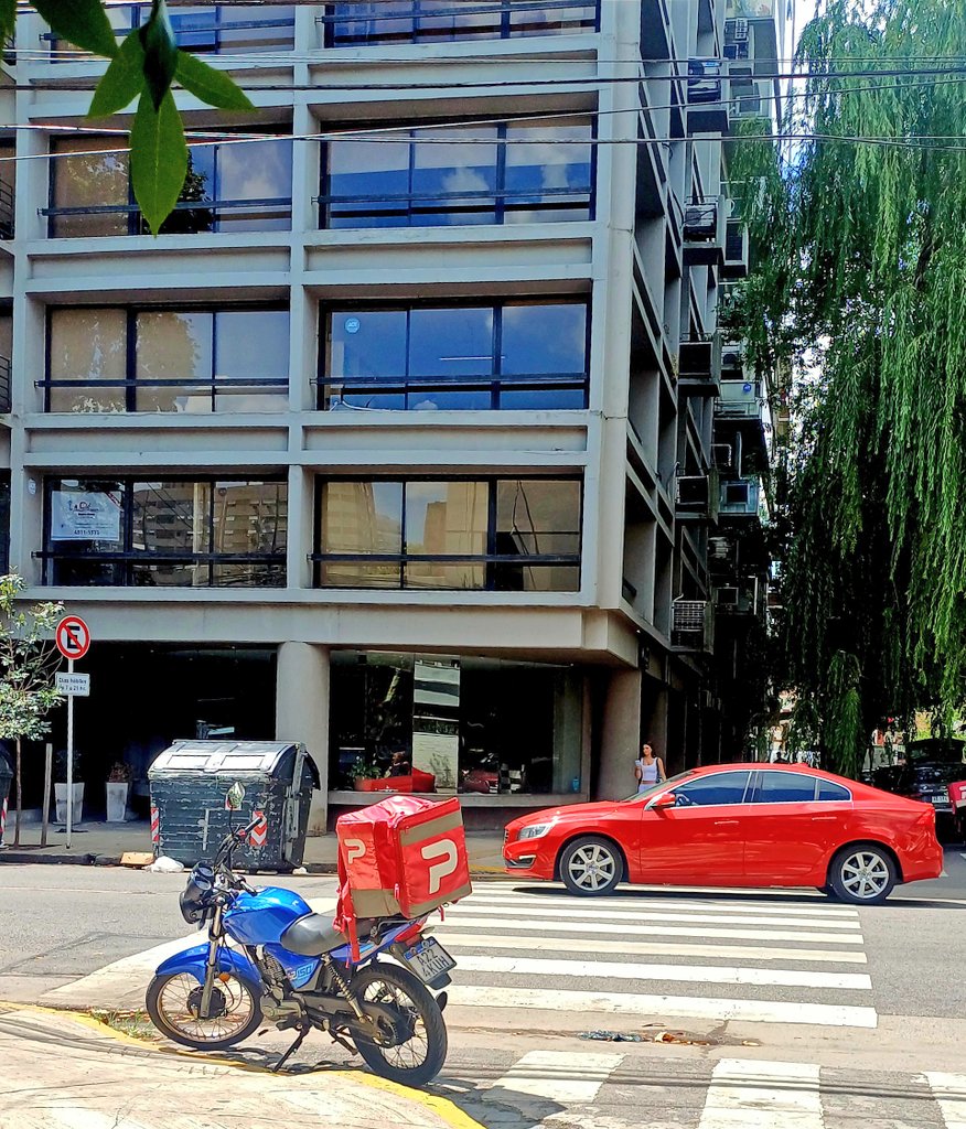 Ahí viene la que te gusta, actúa normal