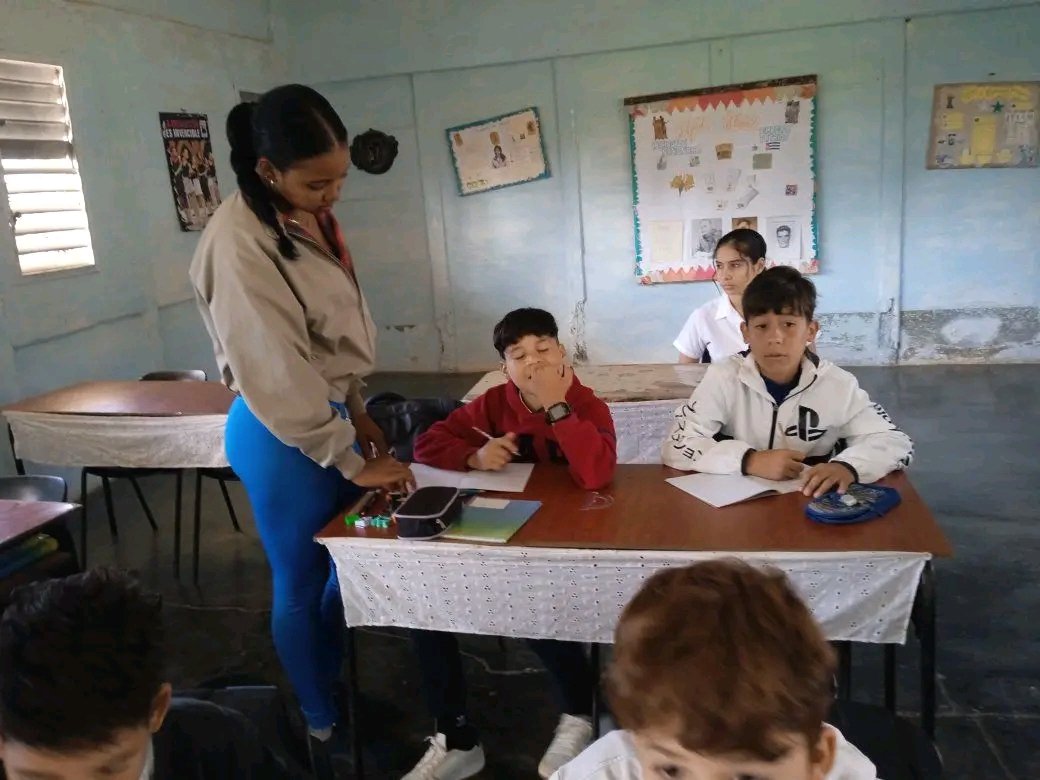 DME1roEnero's tweet photo. "El fin de la educación no es hacer al hombre nulo,sino prepararlo para vivir bueno y útil en el."
    
#EducaciónPrimeroDeEnero
#CubaSoberana
#CubaEstaFirme
#ConFidelEstaEnCadaAula https://t.co/uiVaeBZdxv