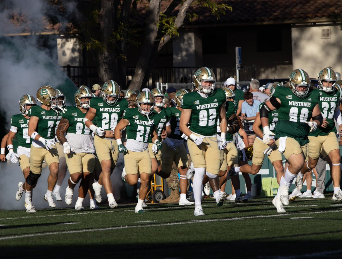 Millikan Football 🐏 tweet media