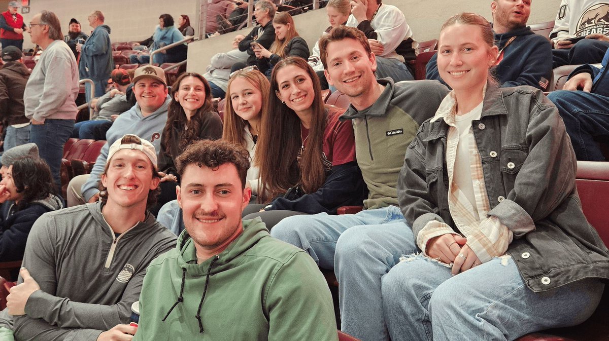 MDcpas's tweet photo. Our Central PA team enjoyed an exciting evening watching the Hershey Bears face off against the Lehigh Valley Phantoms at the Giant Center. https://t.co/nGr7K09QFM