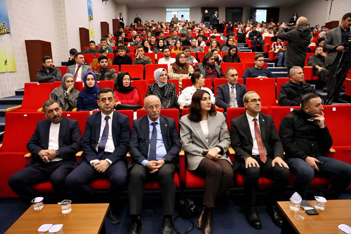 NEUniversitesi's tweet photo. Tarımın Geleceği Ereğli’de Masaya Yatırıldı. 🌾

Üniversitemiz Ereğli Ziraat Fakültesi, "Tarımda Geleceği Savunmak" adlı televizyon programında, akademik bilgi ile sektörel tecrübeyi aynı platformda buluşturdu.

#NEÜ♥️

➡️https://t.co/RVUNBCSabi https://t.co/T5ti4hWCiR